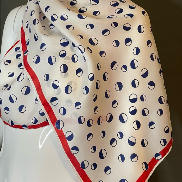 Vintage Vera Silk Blend Scarf 13 In by 44 In Excellent Condition - Picture 2 of 5